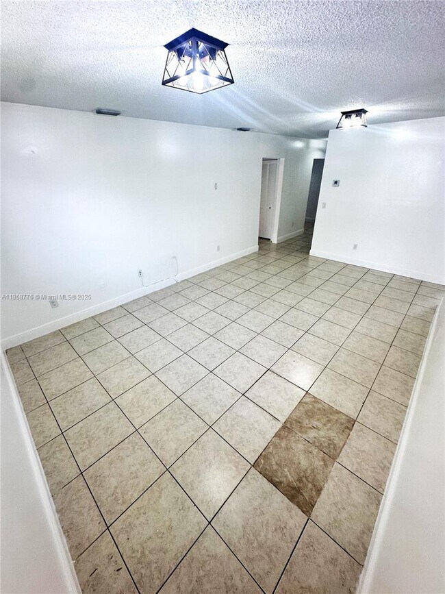 Building Photo - 1130 W 37th St