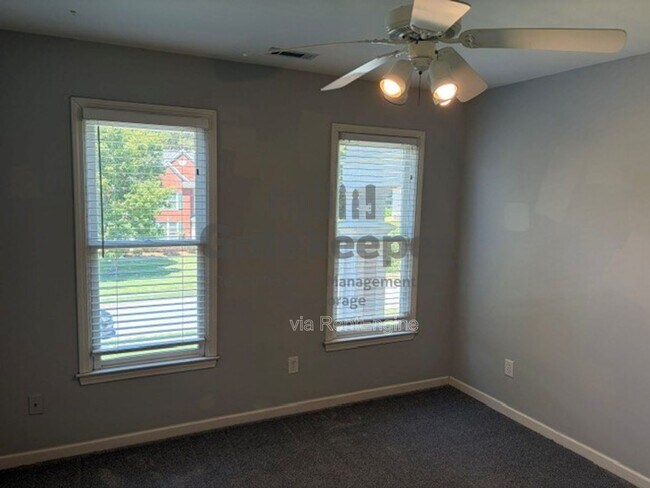 Building Photo - 245 Lockmeade Way