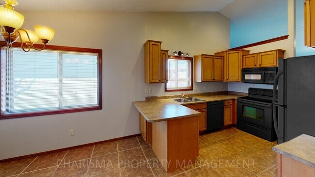 Building Photo - BEAUTIFUL 4 BD, 2 BA TOWNHOME WITH A FULLY EQUIPED KITCHEN, VAULTED CEILINGS, FIREPLACE, ATTACHED...