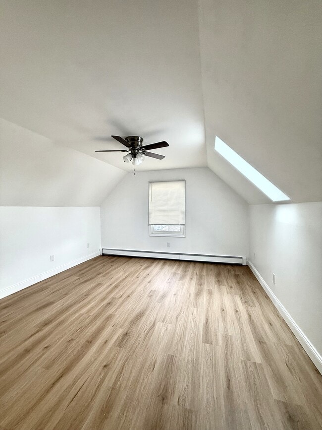 Building Photo - 343 Kelly Ave