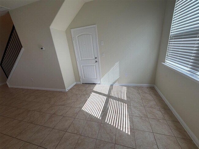 Building Photo - 1001 Zodiac Ln