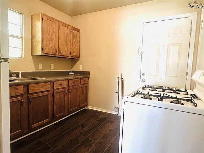 Building Photo - 2407 Carrigan Ave