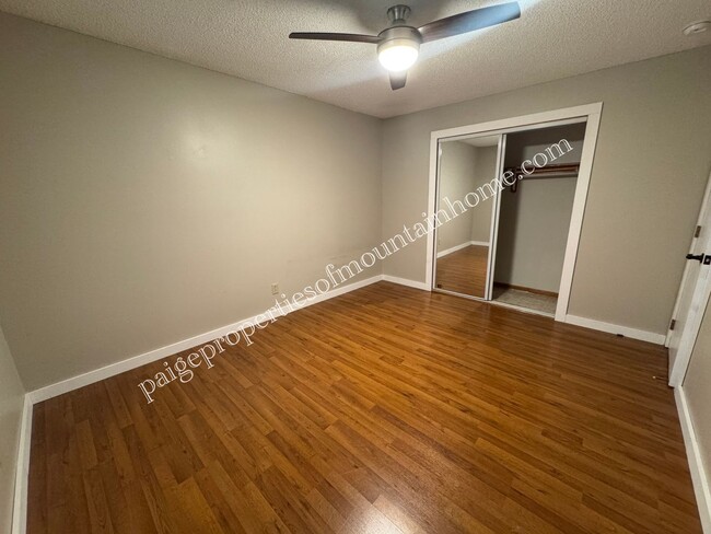 Building Photo - Charming 3 Bedroom, 2 Bath Home with Sunroom, Garage & Privacy-Fenced Yard