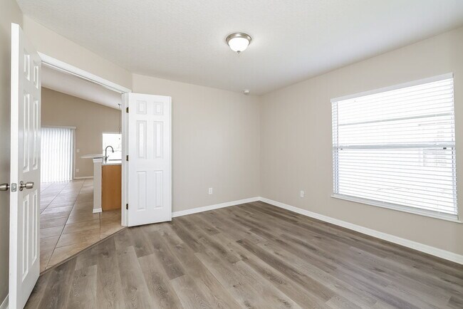Building Photo - 4640 Sandhurst St