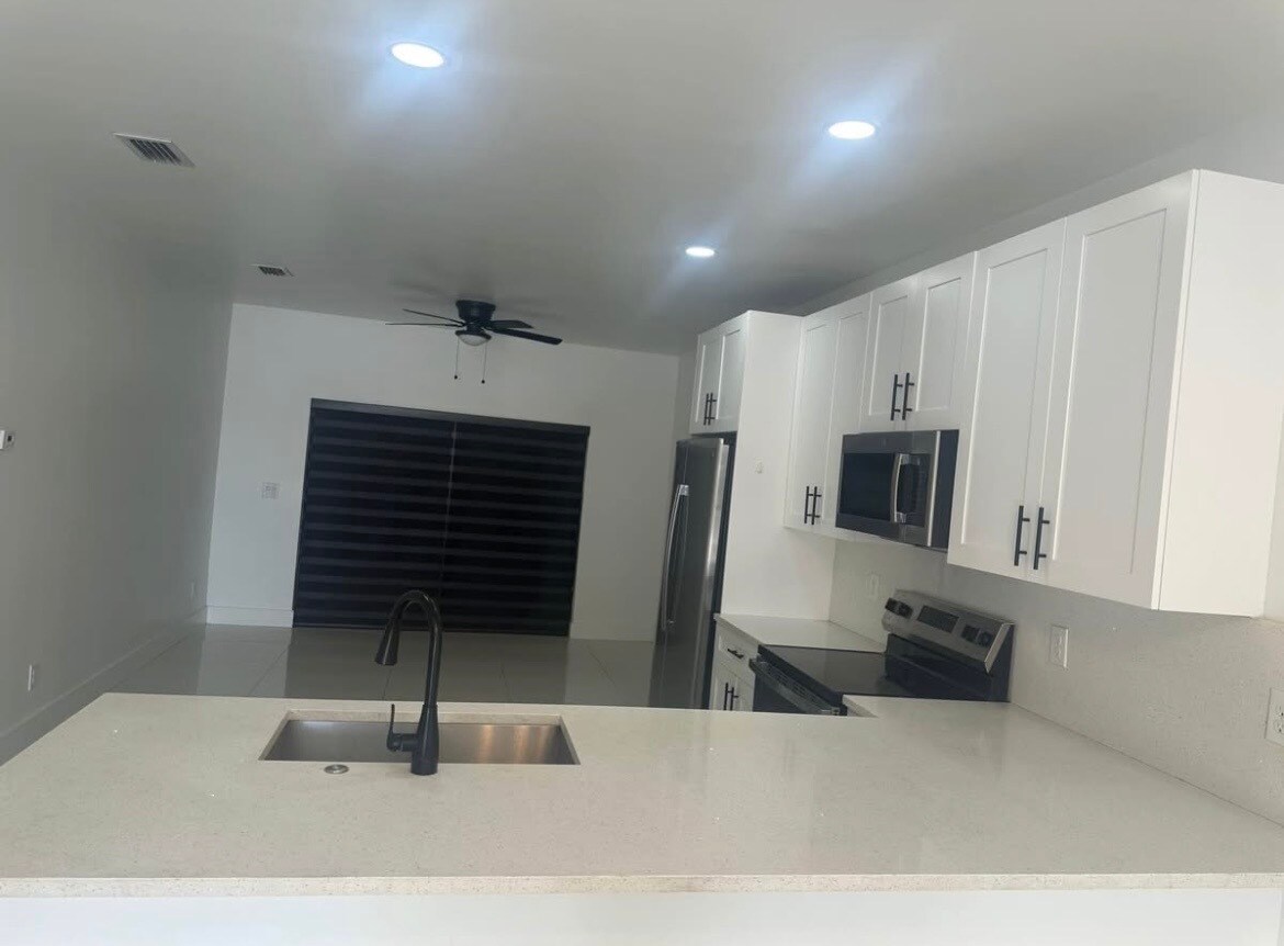 Building Photo - 1147 Gilbert Ave S