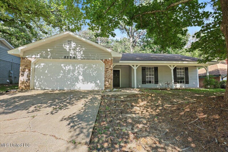 Building Photo - 2128-1000 Oaks Dr
