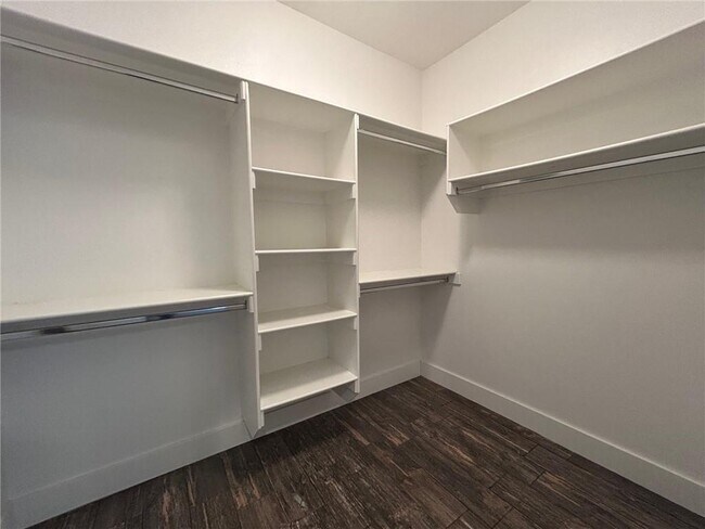 Building Photo - 3103 SW Warberry Ave