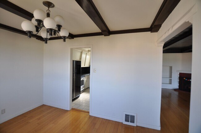 Building Photo - 1026 Kirkham St