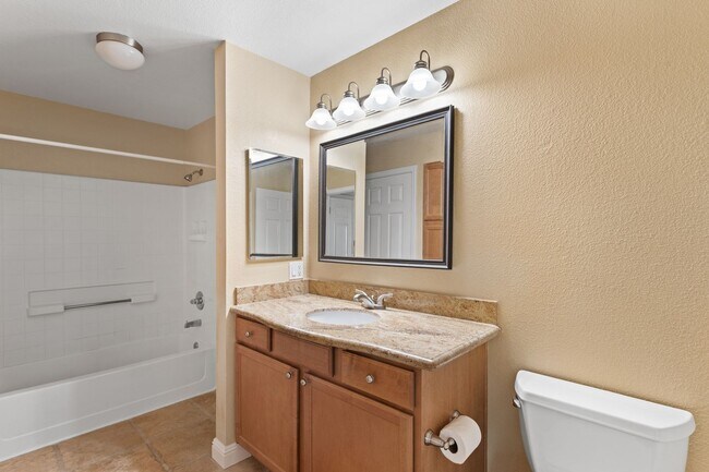 Building Photo - Gorgeous Condo in Folsom !