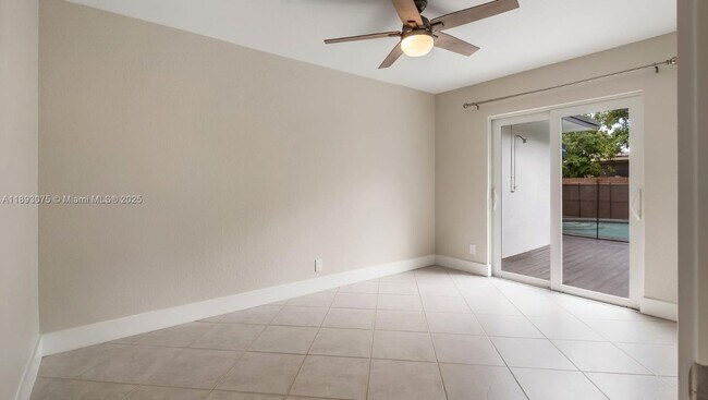 Building Photo - 740 Beachwood Ln