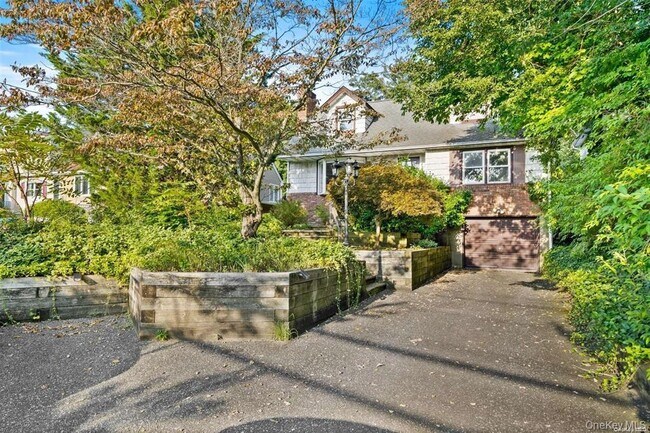 Building Photo - 228 Oakwood Rd