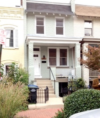 Building Photo - 902 I St SE