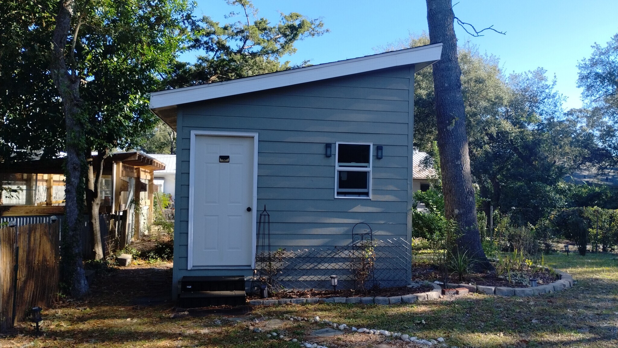 Building Photo - 710 Yucca Ave