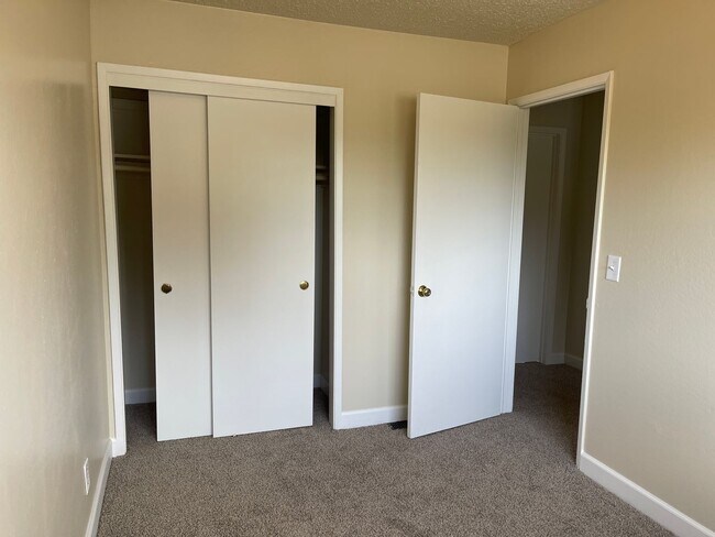 Building Photo - 1323 Edwards Ave