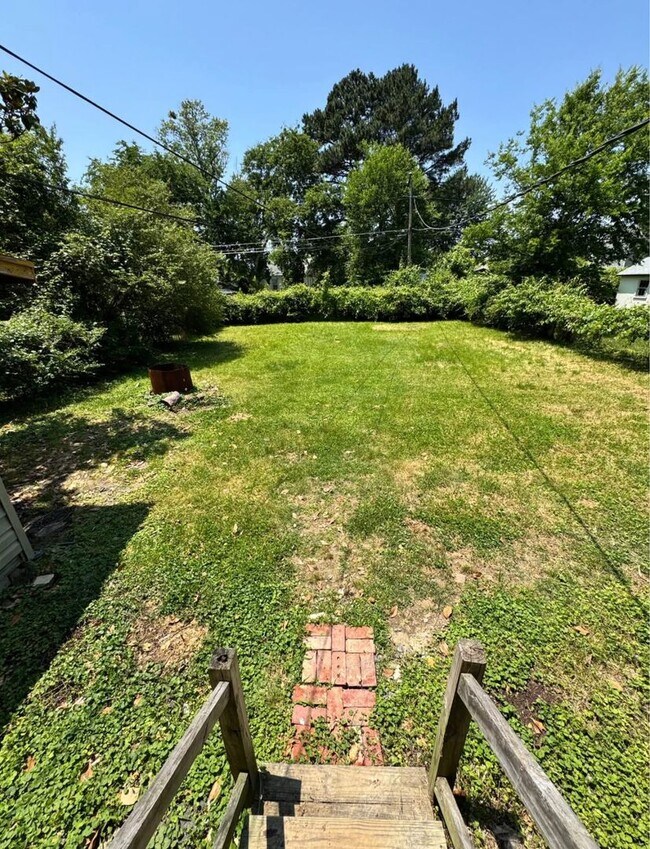 Building Photo - 4 bedroom 2 bath house in Henrico County! All appliances, laundry, central hvac, big yard