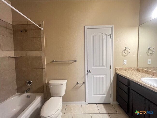 Building Photo - 4606 Cambridge Dr