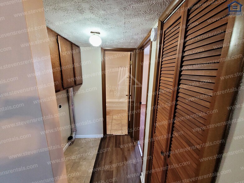 Building Photo - 401 Spruce Ave