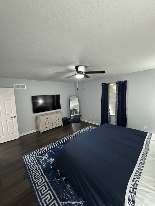 Building Photo - 301 Eagle Dr