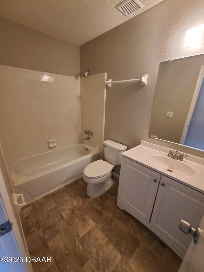 Building Photo - 1600 Big Tree Rd