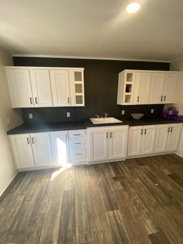 Building Photo - 325 Robin Ln