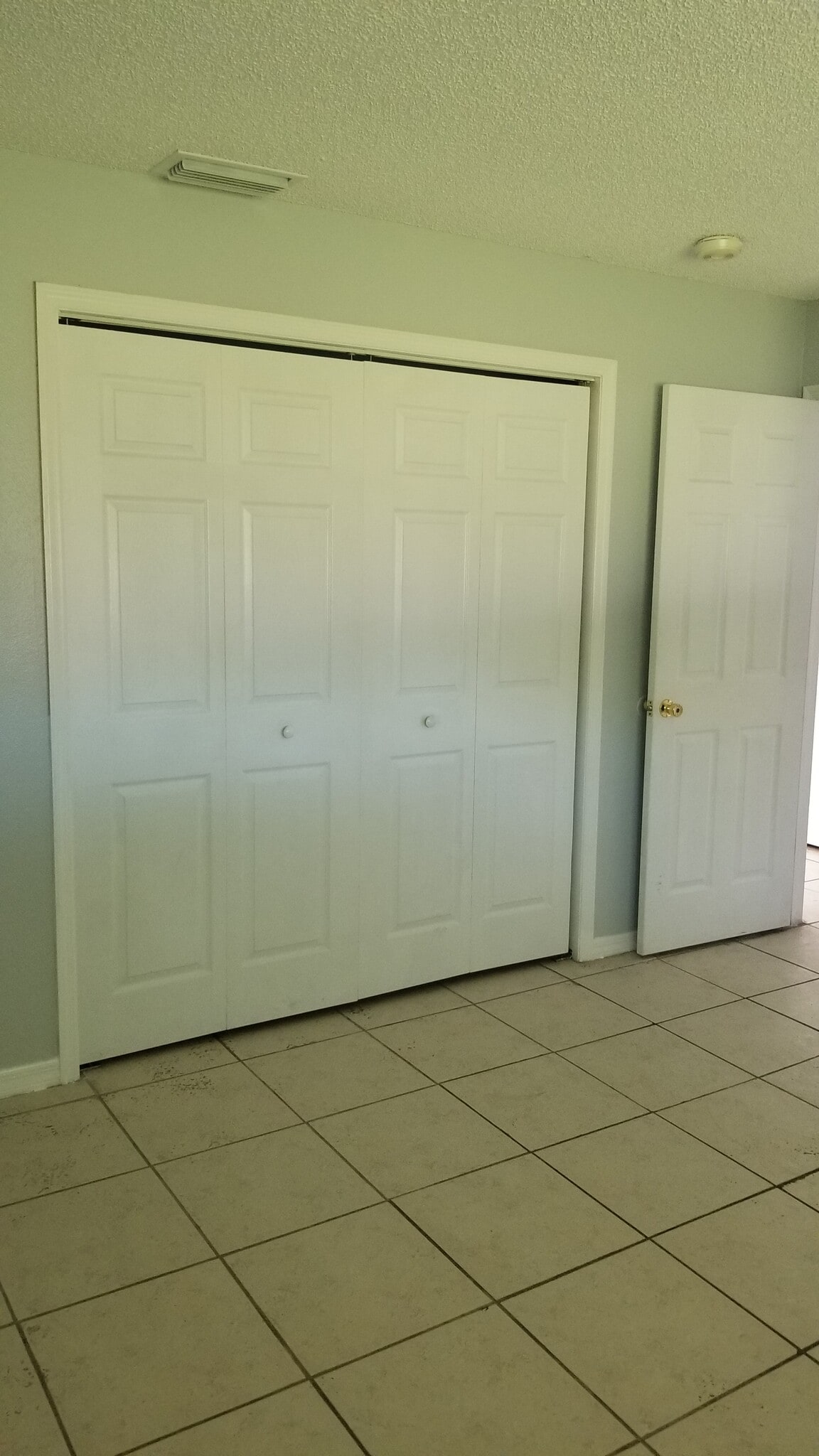 Building Photo - 7949 Pinehurst Dr