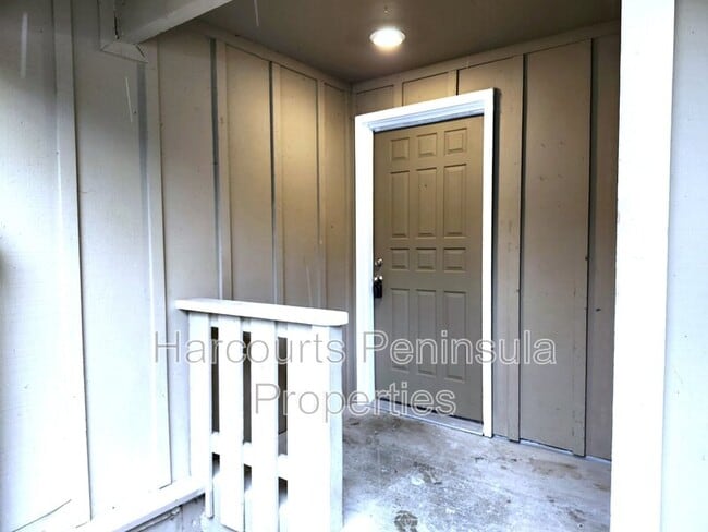 Building Photo - 45 NE Torval Canyon Rd