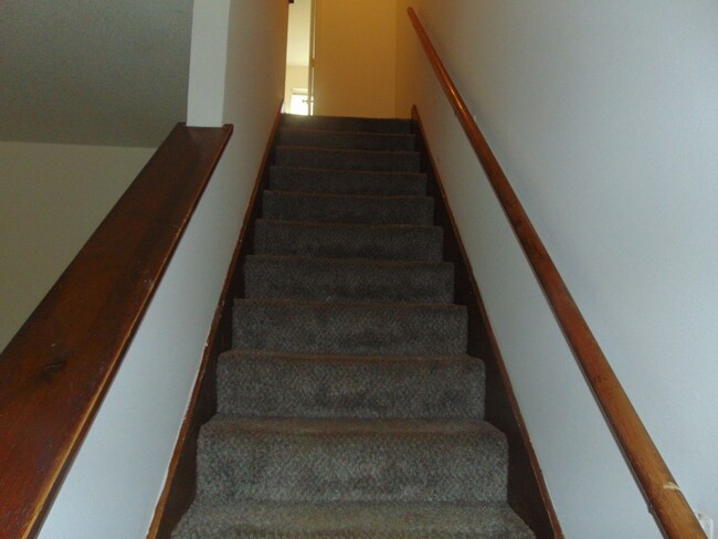 Building Photo - Nice 3 Bedroom 2.5 Bathroom Townhome!