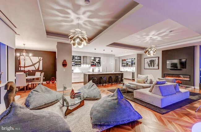 Building Photo - 300 International Drive