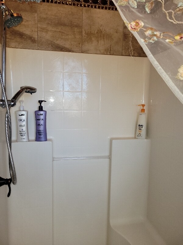 Building Photo - 135 Hideaway Dr