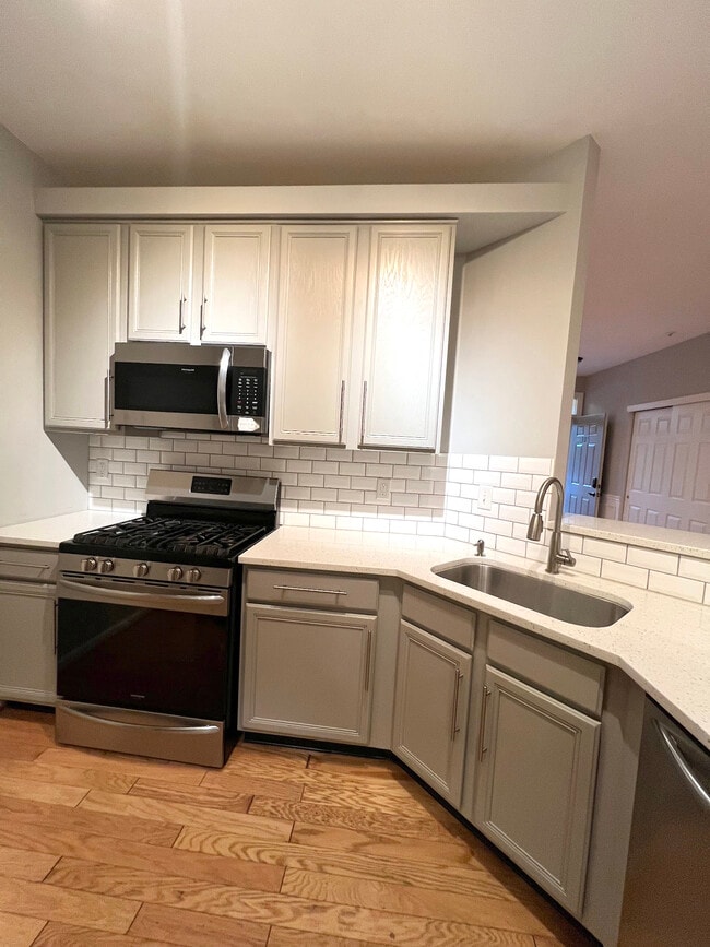 Building Photo - 305 Dresher Woods Dr