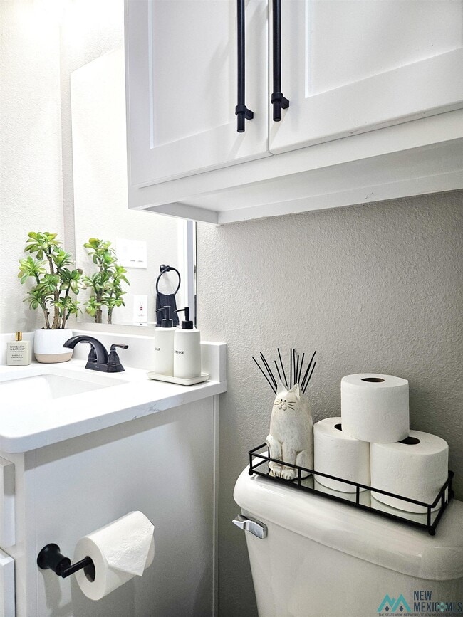 Building Photo - 510 W Dallas Ave