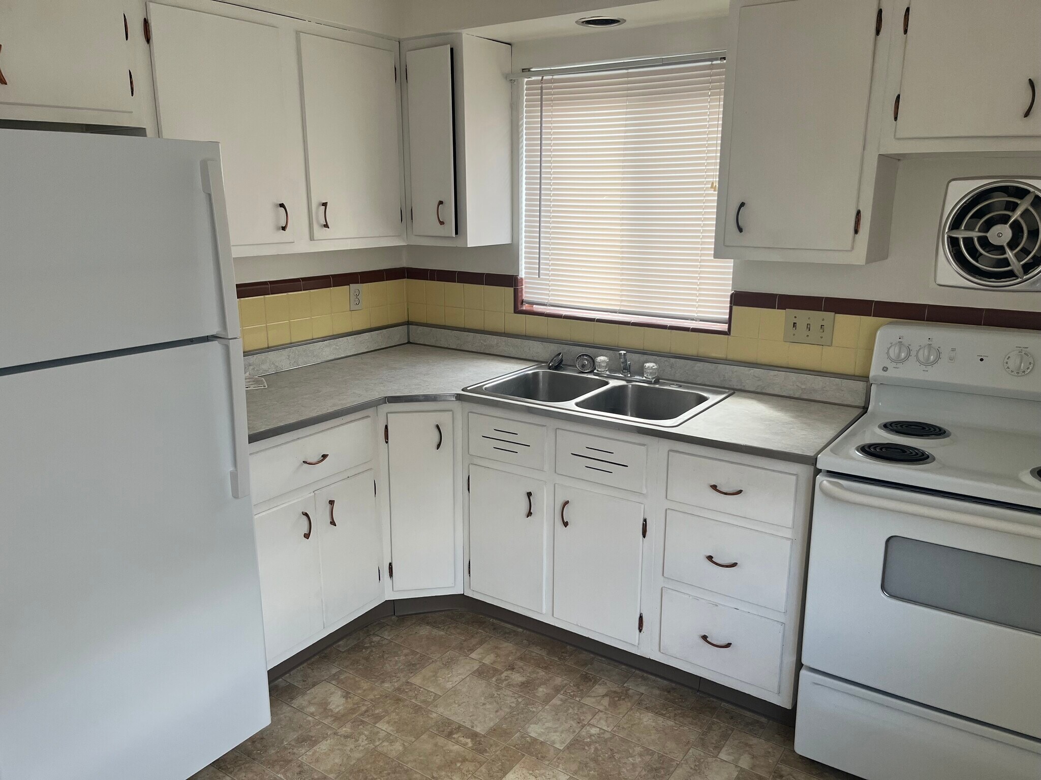 Building Photo - 3783 Wilmar Dr