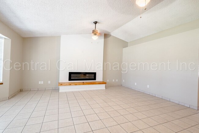 Building Photo - North Meadows - 3 Bedroom, 2 Bath Home wit...