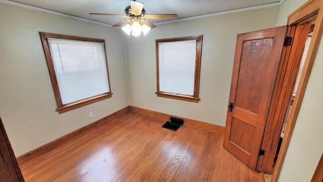 Building Photo - 1032 Maplewood Dr NE