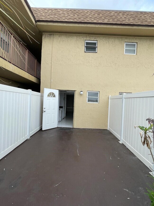 Building Photo - 4121 NW 26th St