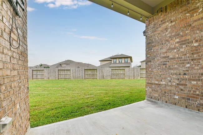 Building Photo - 12617 White Cove Dr