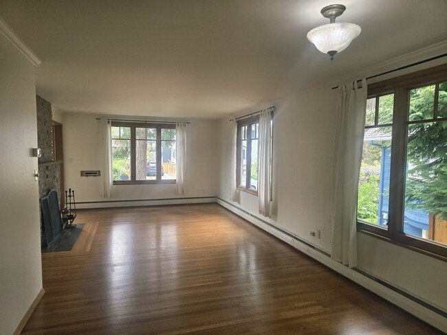 Building Photo - 4013 Bagley Ave N