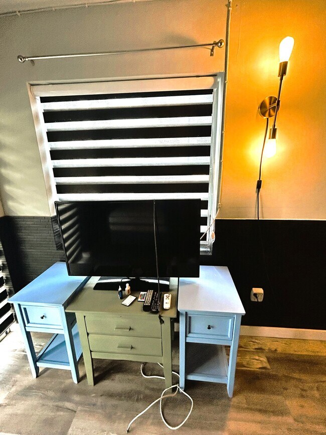 Building Photo - 1441 Lincoln Rd