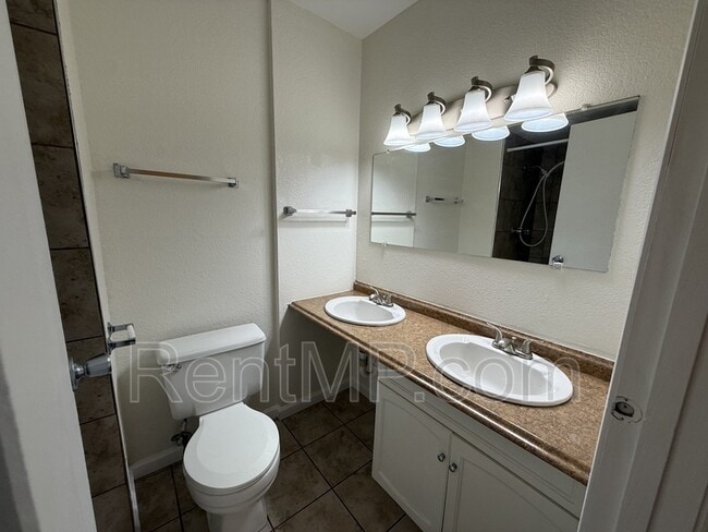 Building Photo - 1825 South Dr