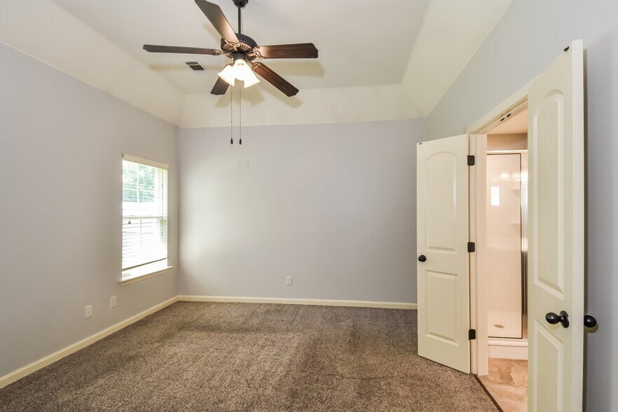 Building Photo - 2639 Cherry Tree Dr