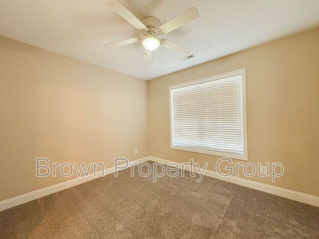 Building Photo - 1804 Shady Knoll Ln