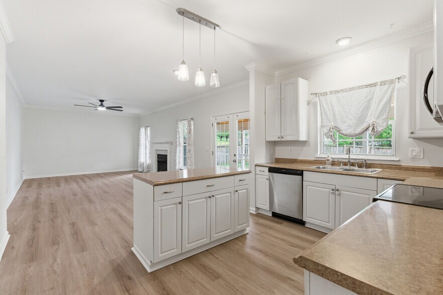 Building Photo - 8020 Boone Trce