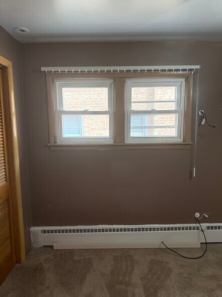 Building Photo - 10306 Chaucer St