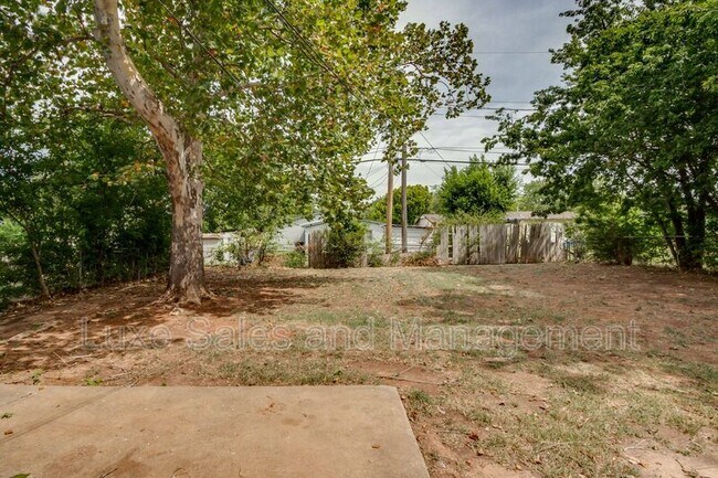 Building Photo - 3005 SW 52nd Pl