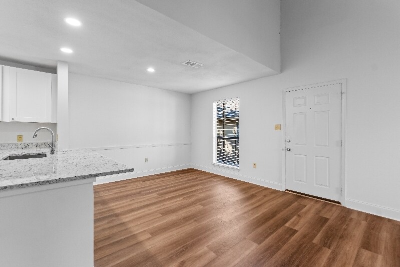 Building Photo - 11011Cal Mead Rd