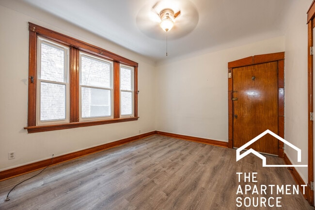 Building Photo - 2132 W Iowa St