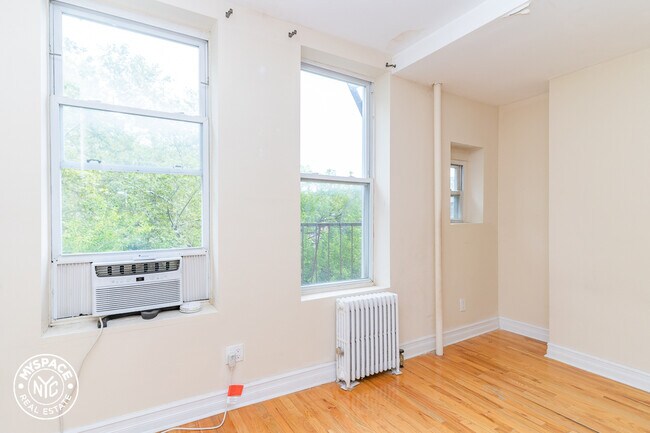 Building Photo - 657 Knickerbocker Ave