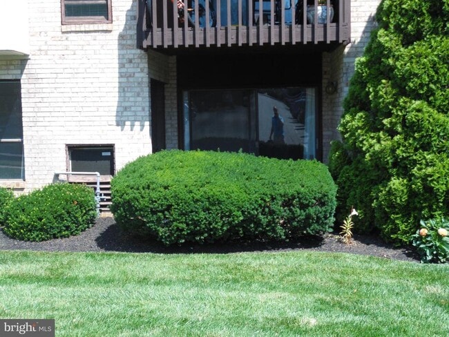 Building Photo - 1602 Raintree Ln