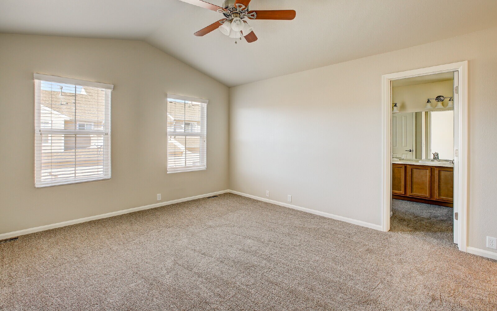 Building Photo - Granite Kitchen, Central AC, Oversized Gar...