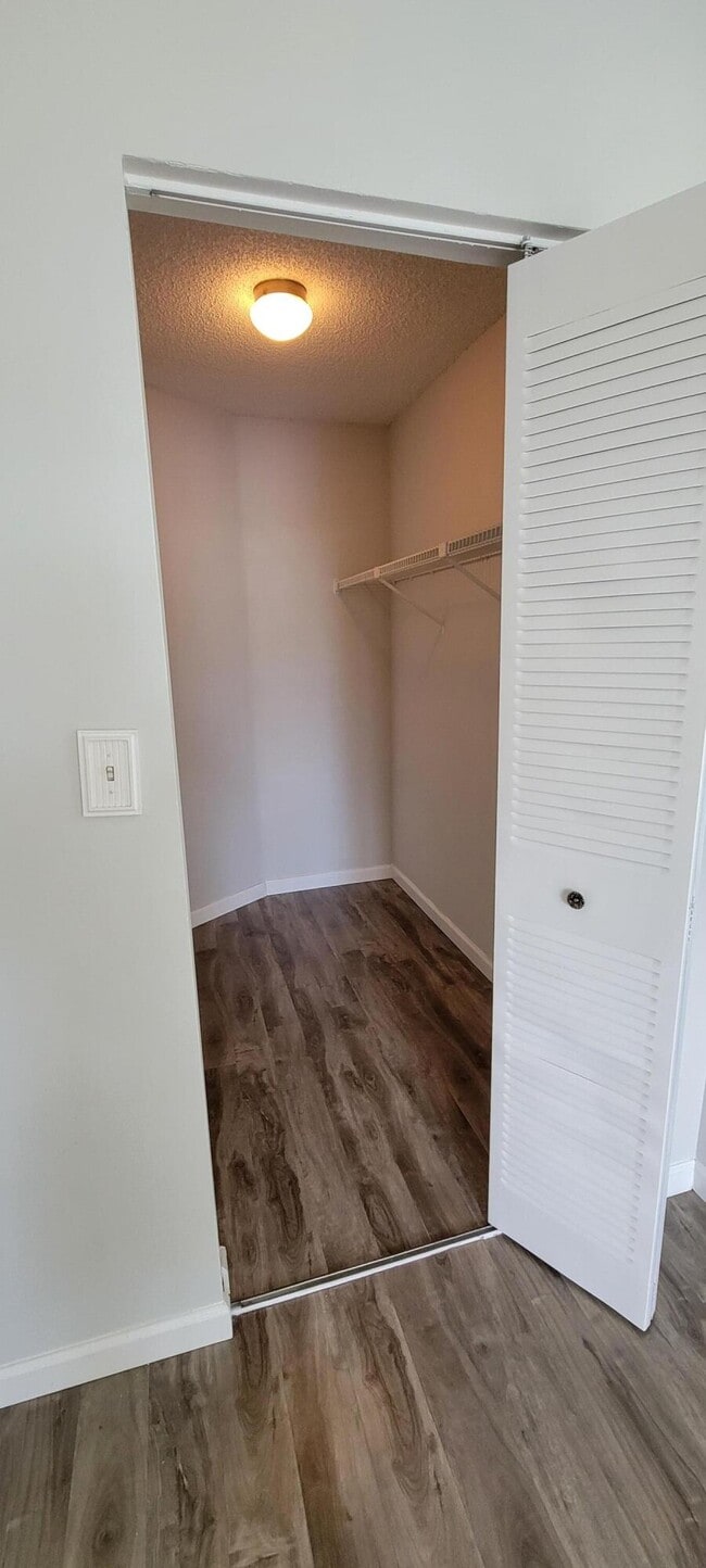 Building Photo - 611 Lyons Rd